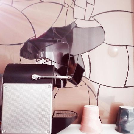 Studio Situe Dans Un Quartier Calme Et Residentiel A Montrouge A Seulement 2 Minutes Du Metro Exterior photo