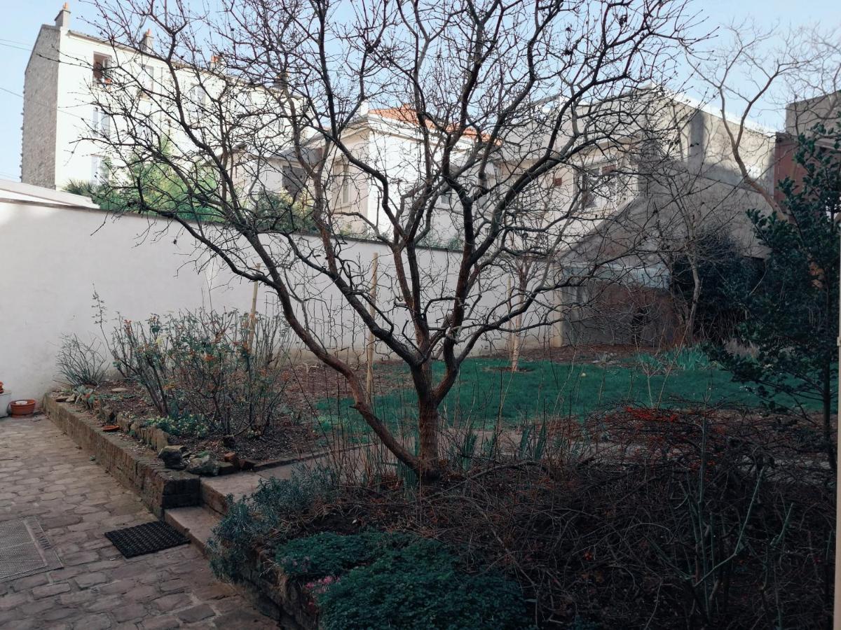 Studio Situe Dans Un Quartier Calme Et Residentiel A Montrouge A Seulement 2 Minutes Du Metro Exterior photo