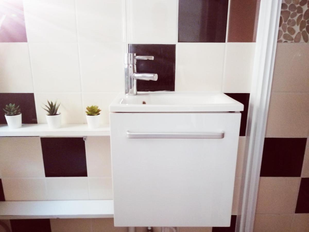 Studio Situe Dans Un Quartier Calme Et Residentiel A Montrouge A Seulement 2 Minutes Du Metro Exterior photo